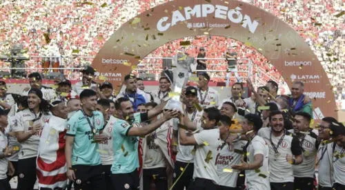 Universitario logró la estrella 27 y lo celebró en el Estadio Monumental. Universitario