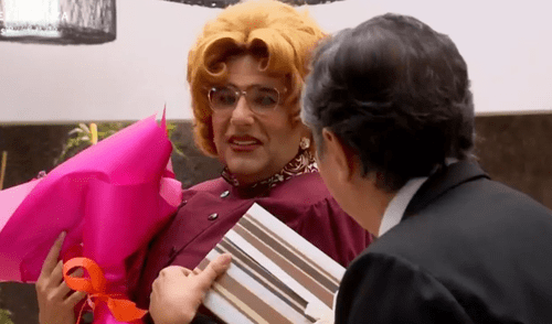Diego se convirtió en Pía para poder volver al Francesca's en 'Al fondo hay sitio'. Foto: captura de América TV Diego se convirtió en Pía para poder volver al Francesca's en 'Al fondo hay sitio'