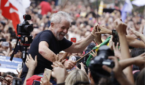 "Es un paso importante para corregir las distorsiones del sistema bancario", según el régimen de Lula. Foto: AP
