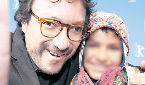 Franco García Becerra junto a Alberth Merma, el joven protagonista de Raíz, que fue filmada en la zona de Ocongate. Foto: Max Kullman Franco García Becerra junto a Alberth Merma