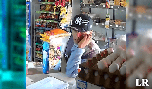 Delincuente tranquiliza a víctima mientras le entrega el dinero de las ventas guardado en la caja registradora. Foto: composición LR/FIA Delincuente tranquiliza a víctima mientras le entrega el dinero de las ventas guardado en la caja registradora. Foto: composición LR/FIA