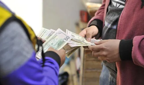 Conozca el precio del dólar en el cierre de la jornada de este lunes 8 de abril de 2024. Foto: La República Conozca el precio del dólar en el cierre de la jornada de este lunes 8 de abril de 2024. Foto: La República