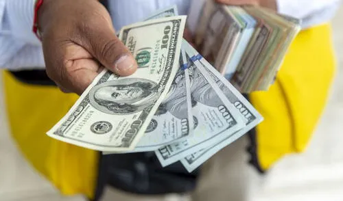 En el mercado paralelo, el dólar se encuentra en S/3,68 la compra y S/3,72 la venta. Fuente: Andina larepublica.pe