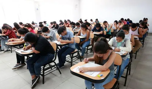 Uno de los requisitos de ingreso con esta nueva modalidad es acreditar haber culminado la educación básica regular. Foto: Andina Estudiantes