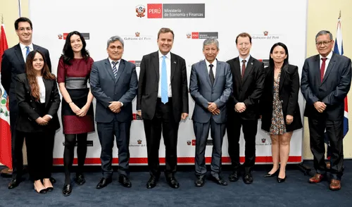 Perú importa del Reino Unido más de 1900 productos, destacando: vehículos, productos farmacéuticos, whisky, libros y compresores de aire. Foto: MEF