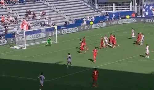 Lapadula había rematado perfecto de cabeza, pero estaba en fuera de juego. Foto: captura de DSports Gol Perú vs Canadá