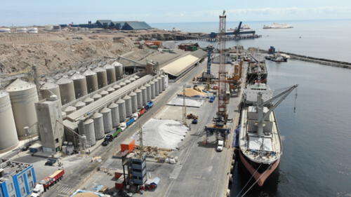 Matarani. Los puertos son la principal puerta de ingreso para el comercio exterior del Perú. Foto: Tisur