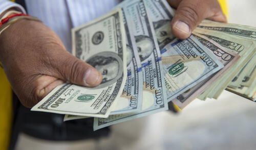 En el mercado paralelo, el dólar está en S/3,790 la compra y S/3,820 la venta. Foto: Andina / Carla Patiño En el mercado paralelo, el dólar está en S/3,790 la compra y S/3,820 la venta. Foto: Andina / Carla Patiño