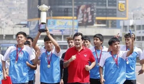 Presidente del IPD, Federico Tong, estuvo presente en la gran final de los Juegos Deportivos Escolares larepublica.pe
