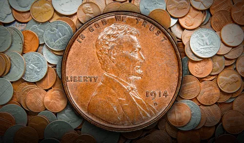 Una moneda de un centavo de Lincoln cuenta con un error de fábrica que multiplica con creces su valor. Foto: Composición LR Moneda de un centavo de Lincoln