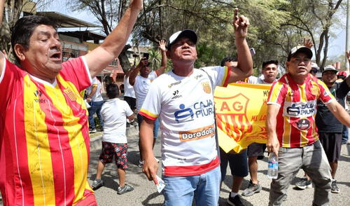 Hinchas del 'Patrimonio de Piura' mostraron su indignación por la demora de la reconstrucción de estadio.