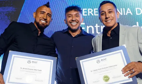 Arturo Vidal se graduó como entrenador y espera dirigir la selección chilena