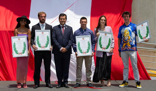 Maria Fernanda Reyes, Jean Paul de Trazegnies, Benoit Clemente, Natalia Cuglievan e Itzel Delgado recibieron los Laureles Deportivos. Foto: IPD/X
