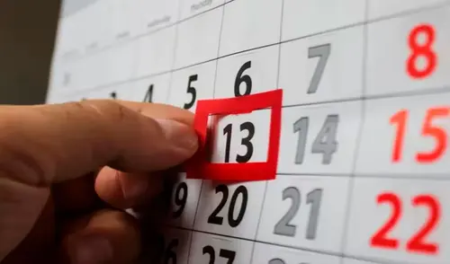 Muchas personas evitan viajar, firmar contratos o realizar eventos importantes los viernes 13, lo que puede alterar de forma indirecta sectores como el turismo y las actividades comerciales.