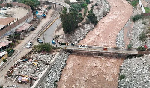 Lluvias en las partes altas de Lima continuarán hasta el miércoles. El Rímac muestra una gran crecida.