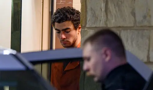 Luigi Mangione enfrenta cargos de asesinato con agravante de terrorismo por el ataque al CEO de UnitedHealthcare, Brian Thompson. Foto: AFP Luigi Mangione, UnitedHealthcare, Nueva York