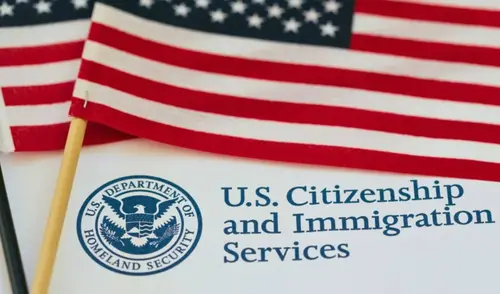 Los recursos que brinda USCIS maximizan tus posibilidades de éxito en el examen de naturalización. Foto: Radio Diario Los recursos que brinda USCIS maximizan tus posibilidades de éxito en el examen de naturalización. Foto: Radio Diario