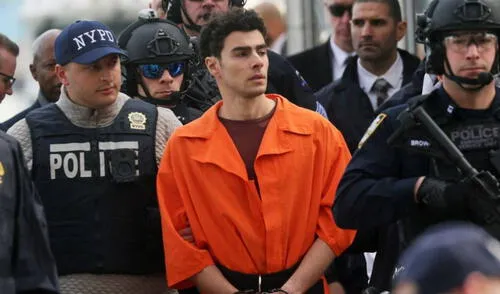 El joven de 26 años enfrenta cargos de asesinato premeditado y terrorismo por el crimen ocurrido el 4 de diciembre, estando programada su comparecencia ante el tribunal neoyorquino. Foto: CNN