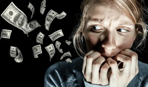 Las personas con crematofobia suelen experimentar síntomas de ansiedad, como palpitaciones, sudoración excesiva, mareos y ataques de pánico, al enfrentarse a situaciones que involucran dinero. Foto: composición LR/W Radio México