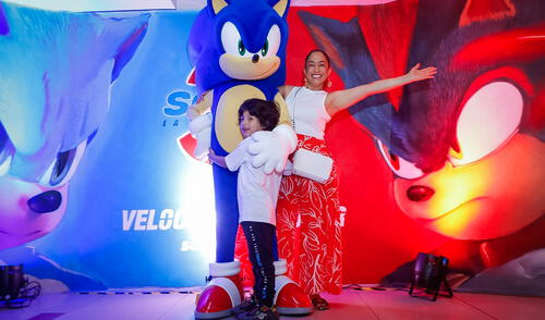 Nelly Rossinelli. La famosa jurado de la TV. asistió con su hijo menor al avant premiere de Sonic 3. Foto: difusión Nelly Rossinelli. La famosa jurado de la TV. asistió con su hijo menor al avant premiere de Sonic 3. Foto: difusión