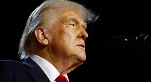 Donald Trump realizaría una plan de deportación masiva el próximo año en USA. Foto: Composición LR/Telemundo 46 Inmigrantes en USA, deportación de inmigrantes, ICE, Donald Trump