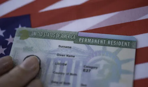 Inmigrantes con Green Card en USA, residencia permanente para indocumentados