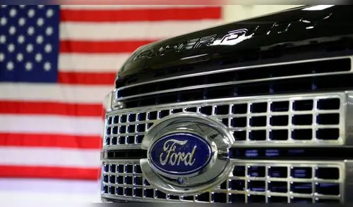 Donald Trump recibirá apoyo a diversas empresas automotrices. Foto: Composición LR/Files. Ford, Toyota, donación de 1 millón de dólares, Trump, General Motors