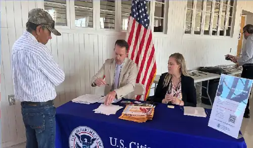 El USCIS es la agencia gubernamental encargada de procesar las solicitudes de green card en Estados Unidos. Foto: composición LR/USCIS. El USCIS es la agencia gubernamental encargada de procesar las solicitudes de green card en Estados Unidos