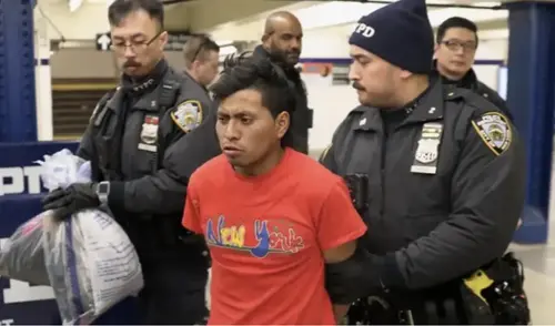 Hombre que fue acusado de incendiar a una mujer en Nueva York enfrentará juicio este viernes. Foto: X Nueva York | Estados Unidos