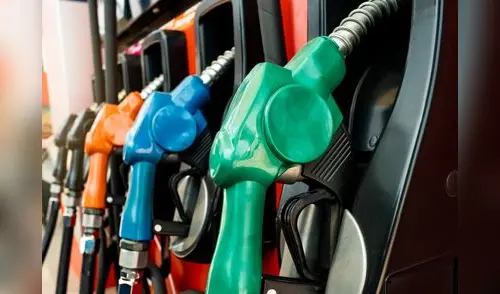 Conductores en USA, precios de gasolina 2024, estados con la gasolina más cara