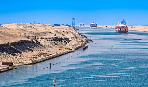 Inaugurado en 1869, conecta el Mar Rojo con el Mediterráneo, facilitando el comercio entre Europa, Asia y África. Su importancia radica en acortar rutas y reducir costos. Foto: Fundación Aquae