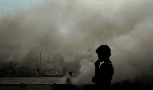 Los altos niveles de material particulado PM2.5 están relacionados con más de 10,000 muertes anuales y costos económicos superiores a 12,800 millones de dólares debido a enfermedades respiratorias y cardiovasculares.