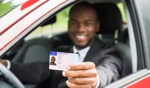 Inmigrantes en Carolina del Norte, licencia en California, Real ID 2025