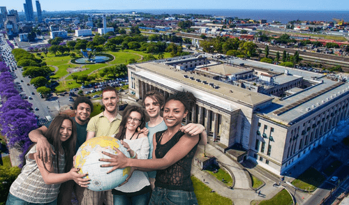 La Universidad de Buenos Aires (UBA) está entre las 100 mejores universidades del mundo según el QS World University Rankings 2025. Foto: composición LR/Data Universitaria/Telemundo Buenos Aires, Argentina