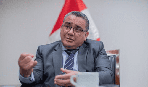 Según Ipsos, el 80% de la ciudadanía pide la salida del ministro Juan José Santiváñez .