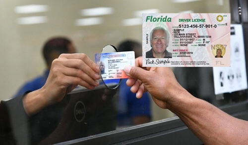 La Real ID es un documento de identificación oficial emitido por el estado de Florida que cumple con los nuevos estándares de seguridad establecidos por el gobierno federal.