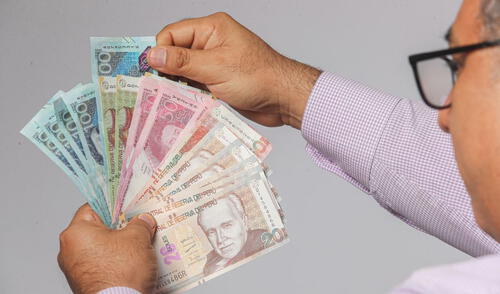 El aumento de sueldo para trabajadores del sector público se oficializó en el Decreto Supremo N.º 279-2024-EF. Foto: Andina