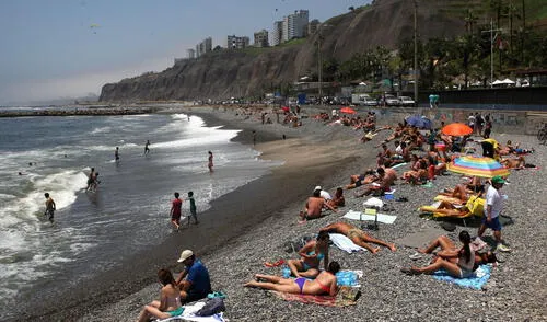 Al sur. La playa San Bartolo en Lima califica como saludable según el portal Verano Saludable del Minsa tras una reciente inspección del 9 de enero. Foto: LR