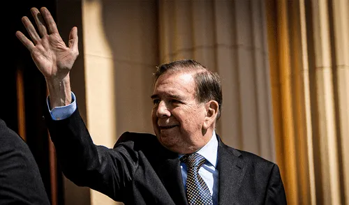 Edmundo González, reconocido como presidente electo, ha salido de República Dominicana, mientras el régimen de Maduro intensifica sus acciones contra opositores. Foto: AFP. Edmundo González abandona República Dominicana