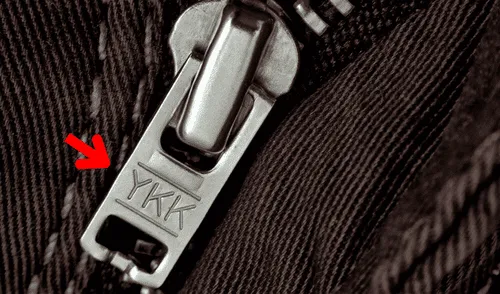 La mayoría de prendas o pantalones jeans llevan grabados en el cierre o la cremallera las siglas YKK. Foto: composición LR/Difusión YKK, ykk cierres, cierres, cremalleras, pantalones, pantalones cargo, jeans, ropa, prendas de vestir