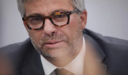 Corvetto está de acuerdo con preservar las cédulas de votación y hacer reconteo de votos en caso de errores aritméticos. "Pero no se puede recontar todo", dice. Fotografía: Félix Contreras Piero Corvetto en su despacho de la ONPE.