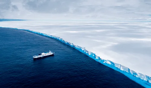 El Iceberg se liberó en diciembre desde el fondo del mar y ahora se dirige a toda velocidad hacia el Atlántico Sur. Foto: Andrew Miller El Iceberg A23a se liberó en diciembre desde el fondo del mar y ahora se dirige a toda velocidad hacia el Atlántico Sur.