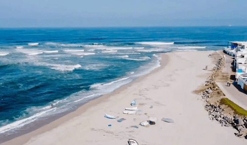 En la playa Señoritas puedes disfrutar de actividades como surf o paddleboarding.