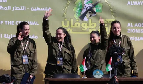 Las soldadas israelíes fueron nombradas por Hamás un día antes de la liberación. Foto: AFP
