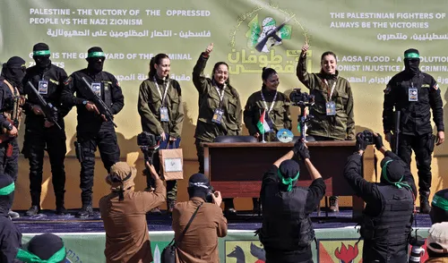 Las cuatro militares israelíes, secuestradas el 7 de octubre, fueron entregadas a la Cruz Roja y luego al ejército israelí.
