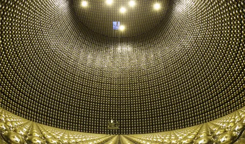 El Hyper-Kamiokande será un tanque en forma de tambor con 71 metros de profundidad. Su interior estará recubierto detectores capaces de registrar los destellos producidos por partículas cargadas.