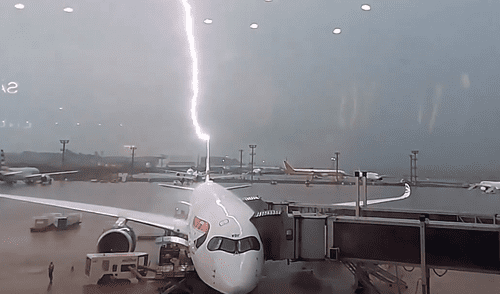 Rayo impacto un avión en Brasil.