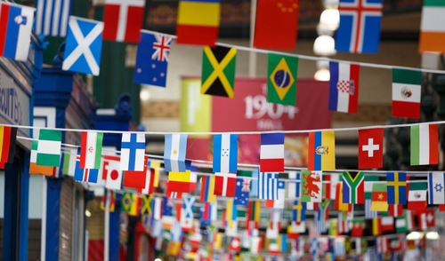 Este país tiene la particularidad de no contar con los colores más clásicos en su bandera. Foto: composición de LR/Traveler. Este país tiene la particularidad de no contar con los colores más clásicos en su bandera. Foto: composición de LR/Traveler.