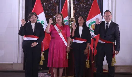 Dina Boluarte juramento a nuevos ministros en las carteras de Economía, Mujer y Poblaciones Vulnerables y Desarrollo e Inclusión Social | Foto: Carlos Félix / URPI-LR Dina Boluarte juramento a nuevos ministros en las carteras de Economía, Mujer y Poblaciones Vulnerables y Desarrollo e Inclusión Social