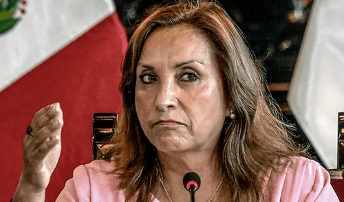 Dina Boluarte lidera un Gobierno que es la mesa de partes del Congreso. larepublica.pe